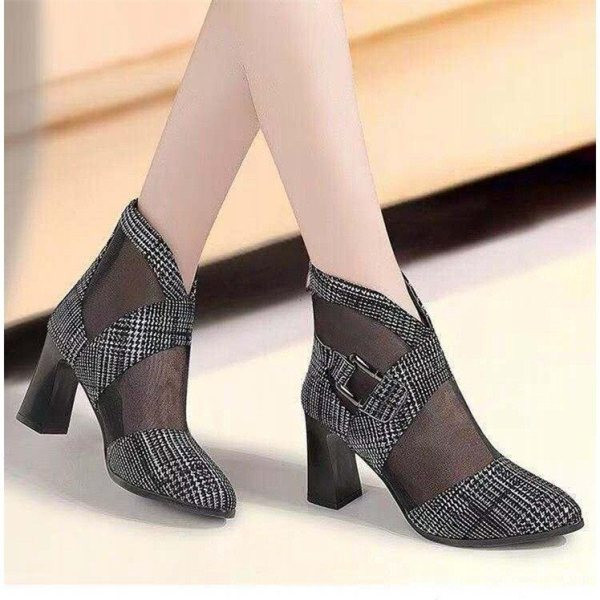 Modern női magas sarkú cipő csattal, négy színben