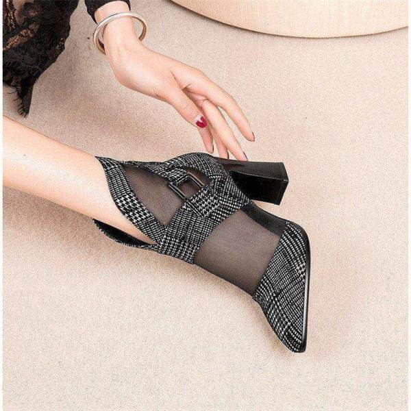 Modern női magas sarkú cipő csattal, négy színben