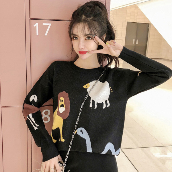 Γυναικείο πουλόβερ με έγχρωμο κέντημα σε μαύρο χρώμα