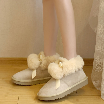 Μοντέρνες γυναικείες μπότες σε τρία χρώματα