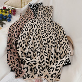 Γυναικείο χνουδοτό πουλόβερ με κολάρο και λεοπάρδαλη πριντ σε τρία χρώματα