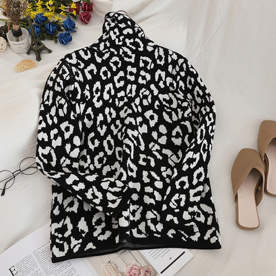 Γυναικείο χνουδοτό πουλόβερ με κολάρο και λεοπάρδαλη πριντ σε τρία χρώματα