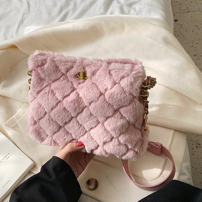 Női pehelytáska lánccal, négy színben