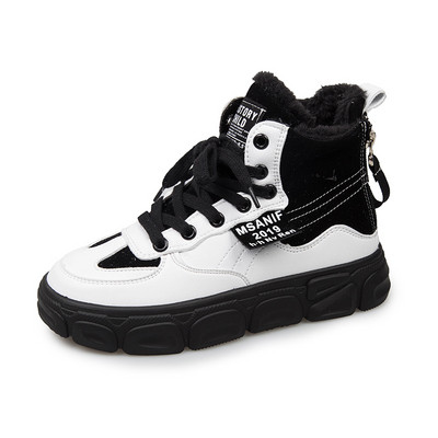 Modern női tornacipő fűzővel és puha béléssel, fekete-fehér színben