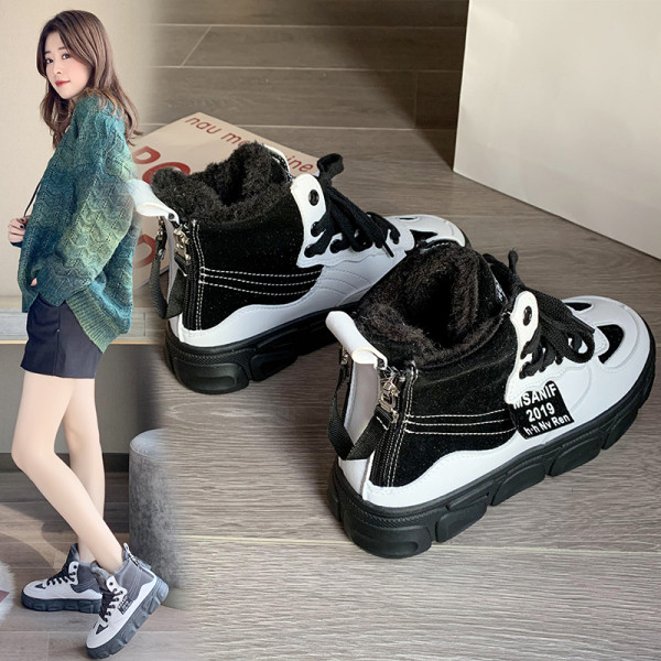 Modern női tornacipő fűzővel és puha béléssel, fekete-fehér színben