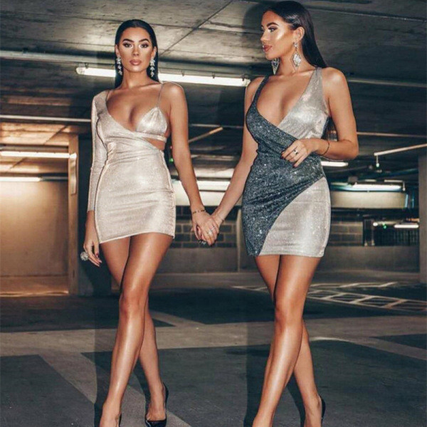 Κομψό γυναικείο φόρεμα με κορδόνι  με γιαλιστερό εφέ σε μπεζ χρώμα