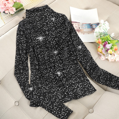 Γυναικεία μπλούζα με κολάρο  και γυαλιστερό αποτέλεσμα σε χρυσό και ασημί χρώμα