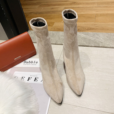 Κομψές γυναικείες μπότες από οικολογικό σουέτ σε μαύρο και μπεζ χρώμα