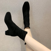 Női elegáns eco velúr csizma vastag sarokkal, fekete színben