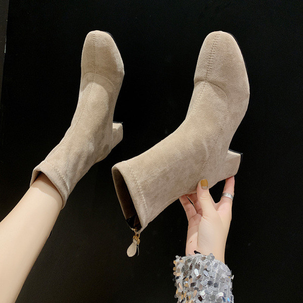 Női elegáns eco velúr csizma vastag sarokkal, fekete színben