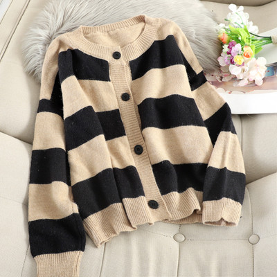 Μοντέρνο γυναικείο ριγέ ζακέτα με κουμπιά σε τρία χρώματα