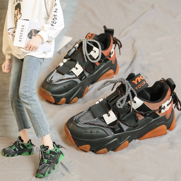 Μοντέρνα γυναικεία αθλητικά παπούτσια με ισόπαλα πέλματα και κορδόνια σε τρία χρώματα