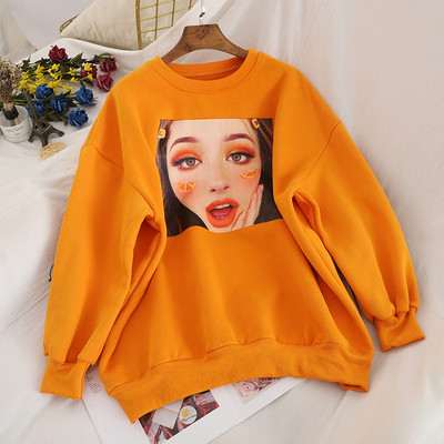 Καθημερινή  γυναικεία μπλούζα σε τρία χρώματα με εφαρμογή και οβάλ ντεκολτέ