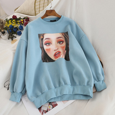 Καθημερινή  γυναικεία μπλούζα σε τρία χρώματα με εφαρμογή και οβάλ ντεκολτέ