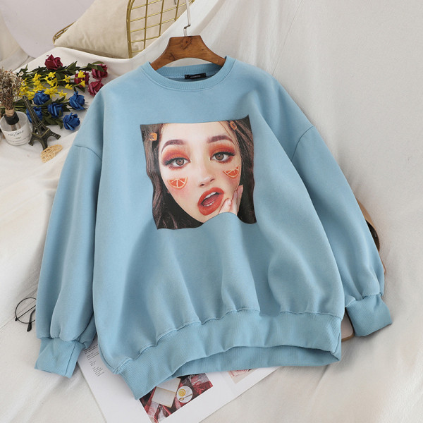 Καθημερινή  γυναικεία μπλούζα σε τρία χρώματα με εφαρμογή και οβάλ ντεκολτέ