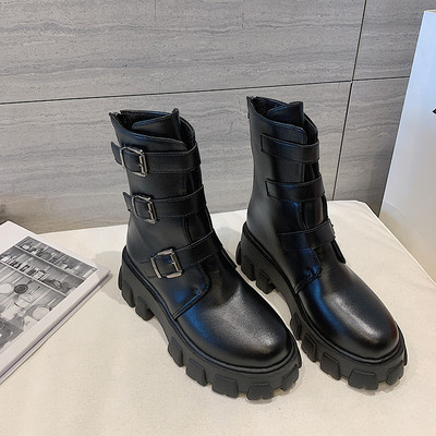 Ghete de dama moderne cu talpa aspra si catarame