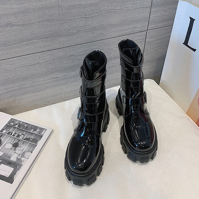 Ghete de dama moderne cu talpa aspra si catarame