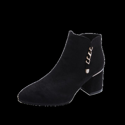 Μοντέρνες γυναικείες μπότες μαύρες με παχιά τακούνια - δύο μοντέλα