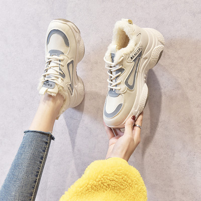 Női téli tornacipő puha béléssel, bézs és fekete színben