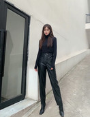 Modern női bőrnadrág fekete színben - egyenes modell