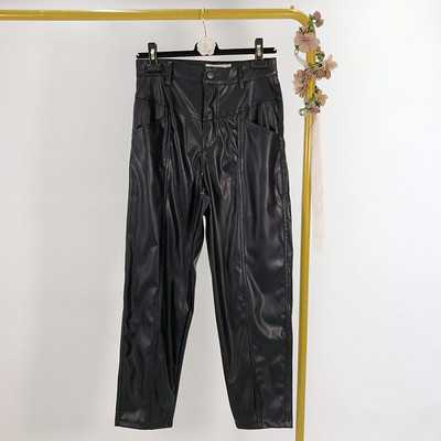 Modern női bőrnadrág fekete színben - egyenes modell