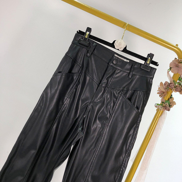 Modern női bőrnadrág fekete színben - egyenes modell