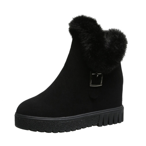 Modern női csizma lapos talppal, fekete pehelyszínnel