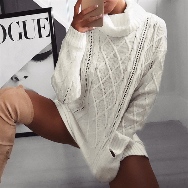 Μοντέρνο γυναικείο πουλόβερ  με μεγάλο κολάρο και μακρύ μανίκι σε λευκό και μπεζ χρώμα