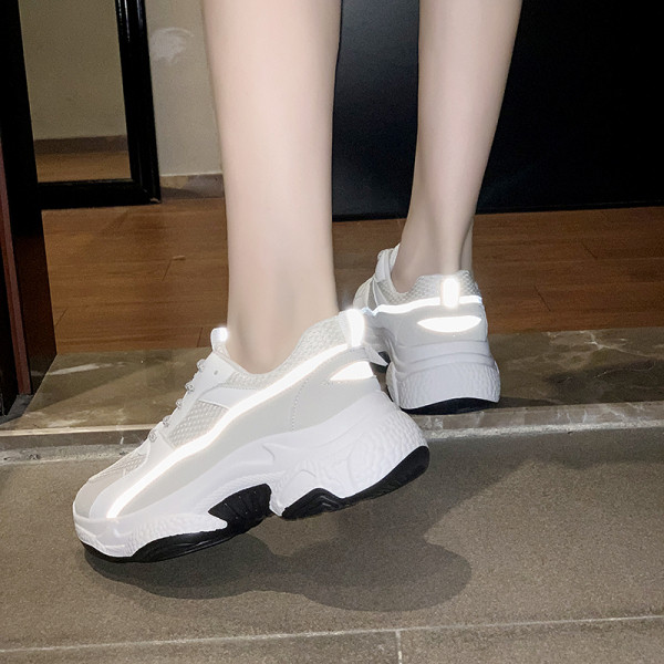 Modern női tornacipő fehér, bézs és fekete színben