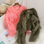 Γυναικείο πουλόβερ σε τέσσερα χρώματα με τούλι και V-λαιμόκοψη