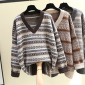 Χειμερινό γυναικείο πουλόβερ με λαιμόκοψη σε τρία χρώματα