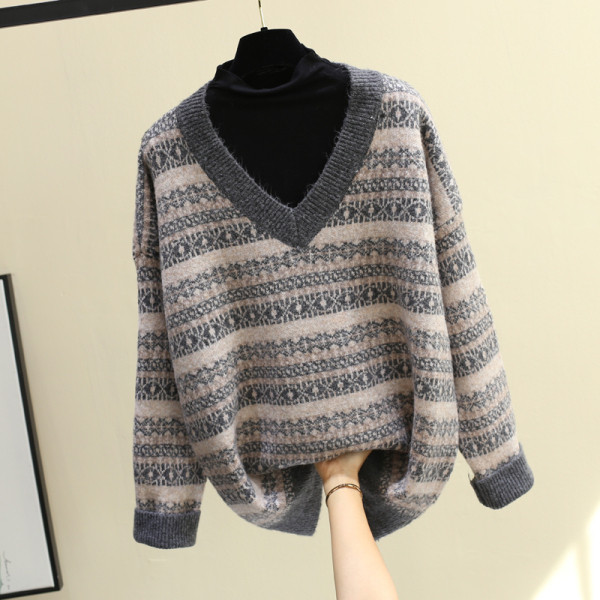 Χειμερινό γυναικείο πουλόβερ με λαιμόκοψη σε τρία χρώματα