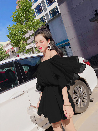 Modern kivágott ruha csupasz vállú piros, bordó és fekete színekben