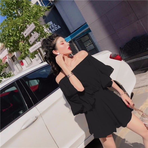 Modern kivágott ruha csupasz vállú piros, bordó és fekete színekben