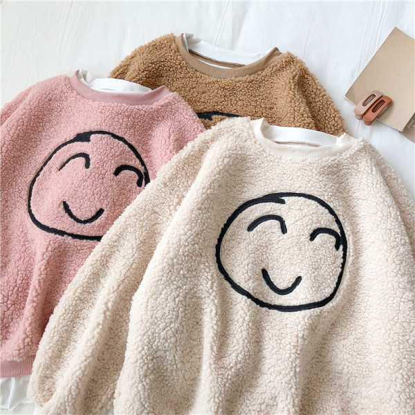 Καθημερινό γυναικείο  πουλόβερ  σε τρία χρώματα με κεντήματα και λαιμόκοψη  O