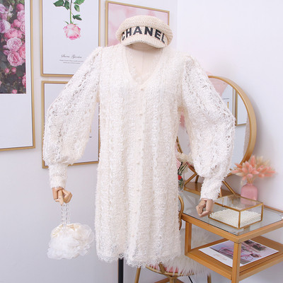 Μοντέρνο γυναικείο φόρεμα  με λαιμόκοψη και κουμπιά