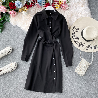 Modern női ruha hosszú ujjal és gombokkal kék, fekete és bézs színben