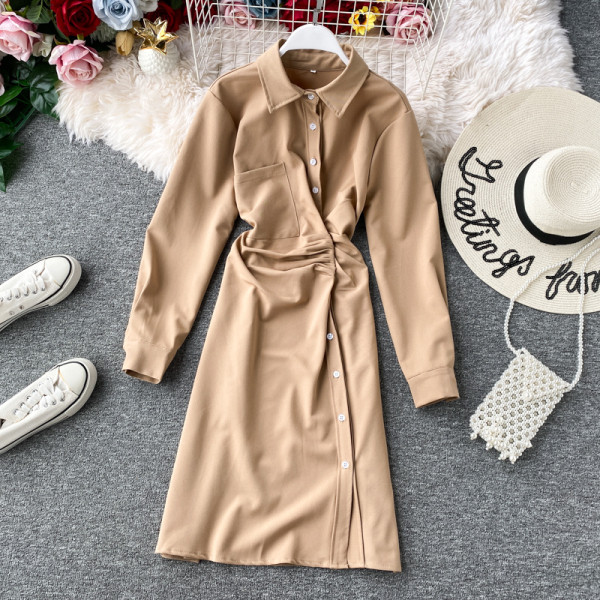 Modern női ruha hosszú ujjal és gombokkal kék, fekete és bézs színben