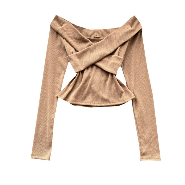 Modern női blúz, hosszú ujjal és csupasz vállú bézs színben