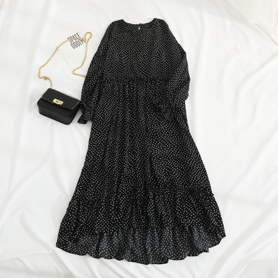 Modern női ruha kerek nyakkivágással - hosszú és vágott modell