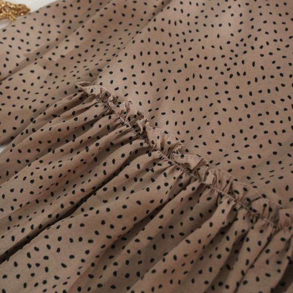 Modern női ruha kerek nyakkivágással - hosszú és vágott modell