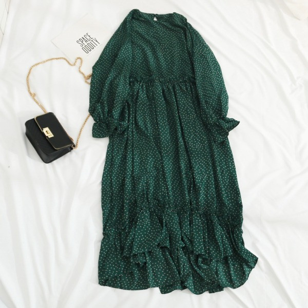 Modern női ruha kerek nyakkivágással - hosszú és vágott modell