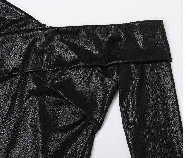 Rochie scurtă de damă modernă, cu mâneci căzute și decolteu adânc, în negru