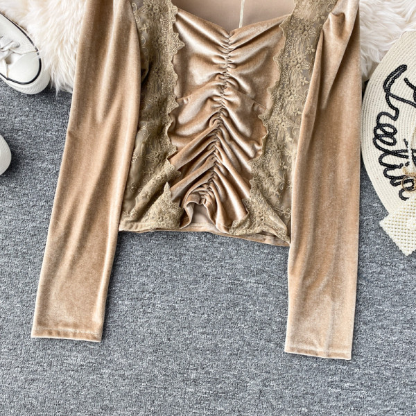 Modern női blúz négyzet alakú nyakkivágással és bézs színű csipkével