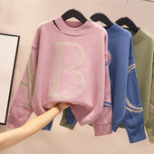 Χειμερινό γυναικείο πουλόβερ με κεντήματα σε ροζ, μπλε και μαύρο χρώμα