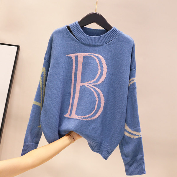 Χειμερινό γυναικείο πουλόβερ με κεντήματα σε ροζ, μπλε και μαύρο χρώμα