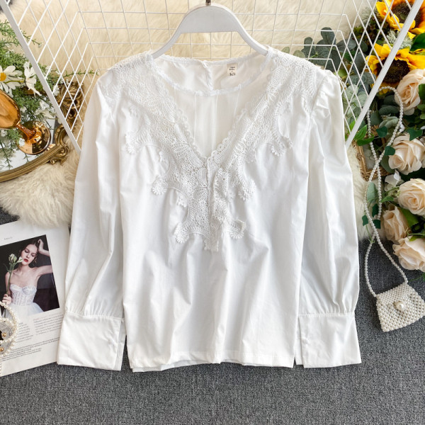 Fekete-fehér csipkés női ing