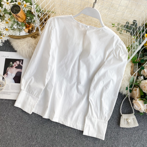 Fekete-fehér csipkés női ing