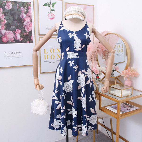 Modern női ruha vékony pántokkal és virágmotívumokkal - többféle színben