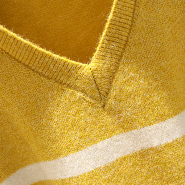 Női modern pulóver spitz nyakkivágással - többféle színben